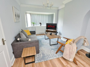 Cosy 3 bed with Parking- Family and Contractors
